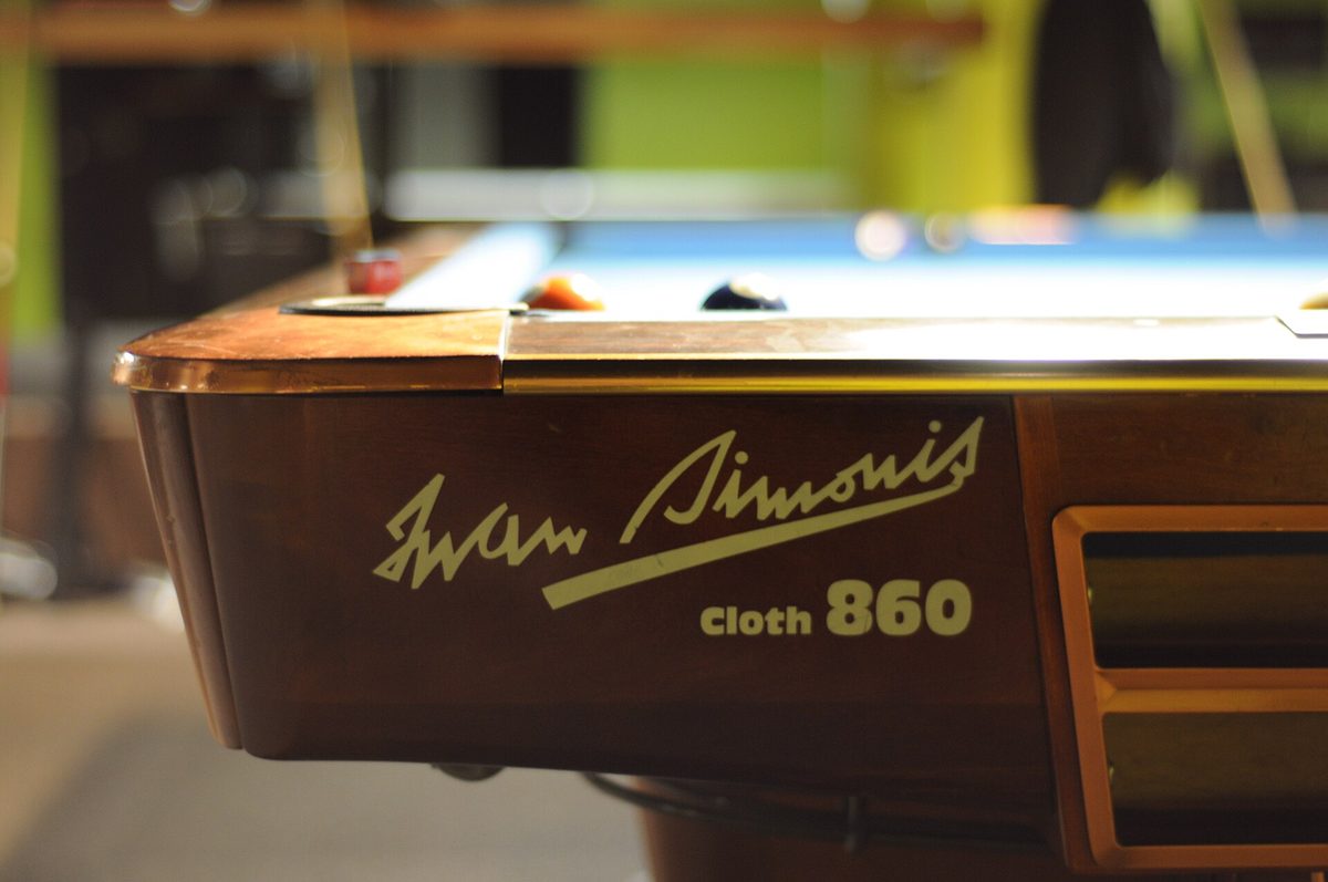 A Brunswick table dressed in Simonis 860 cloth